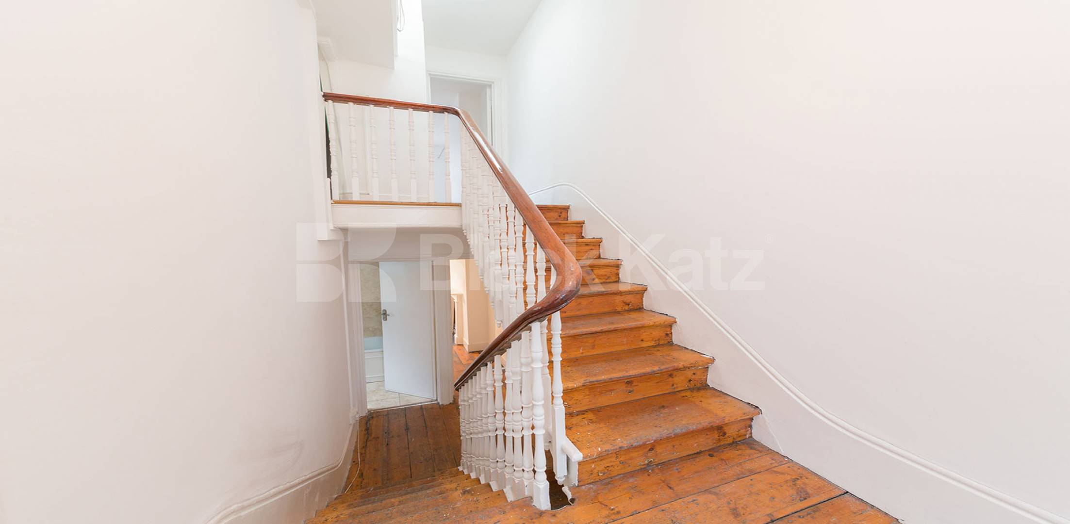 			4 Bedroom, 1 bath, 1 reception Flat			 Brewster Gardens, NORTH KENSINGTON